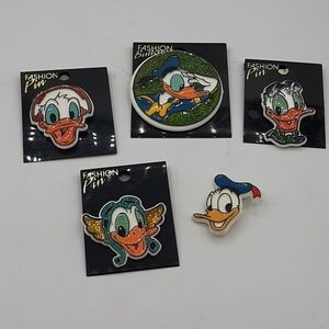 Vintage Fashion Pin Donld Duck 5 Plastic Brooches Pins 4 New 1 Pre-owned